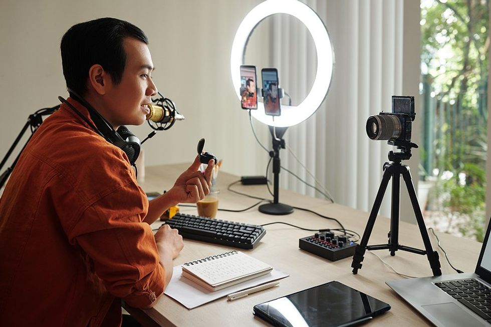Male influencer creates a video for LinkedIn