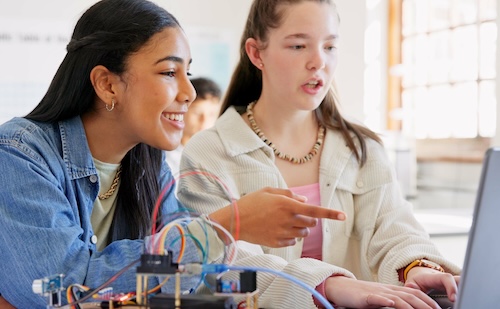 How CTE inspires long and fulfilling careers CTE offers something few other learning pathways can match: a direct skills-based progression from classroom learning to readiness in careers